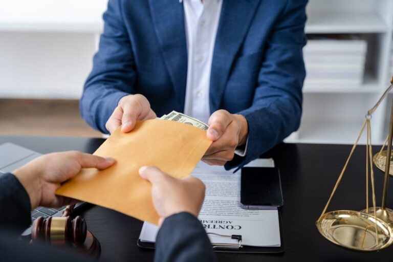 How Salaries Are Paid in the UAE